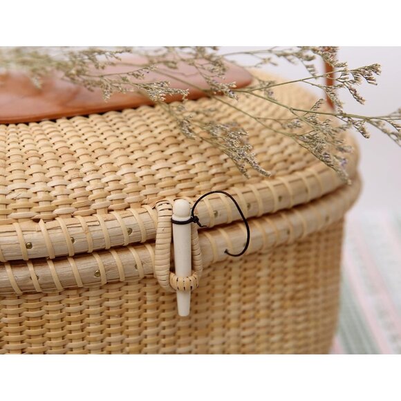 Chic Natural Rattan Oval Handwoven Purse with Cherry Wood Handle - Picture 5 of 7